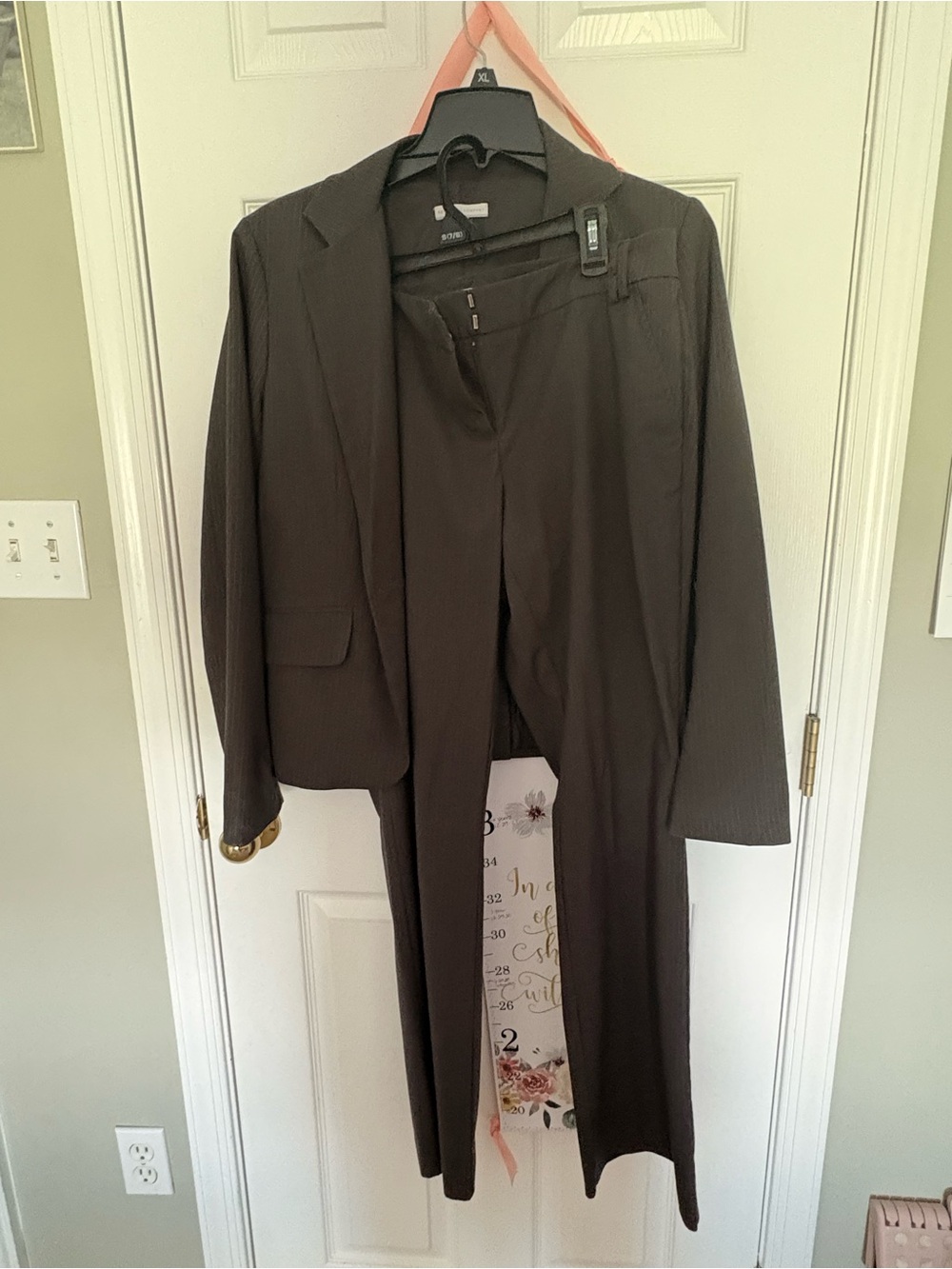 Women’s Two-Piece Suit Jacket & Pants - Gray, size 6